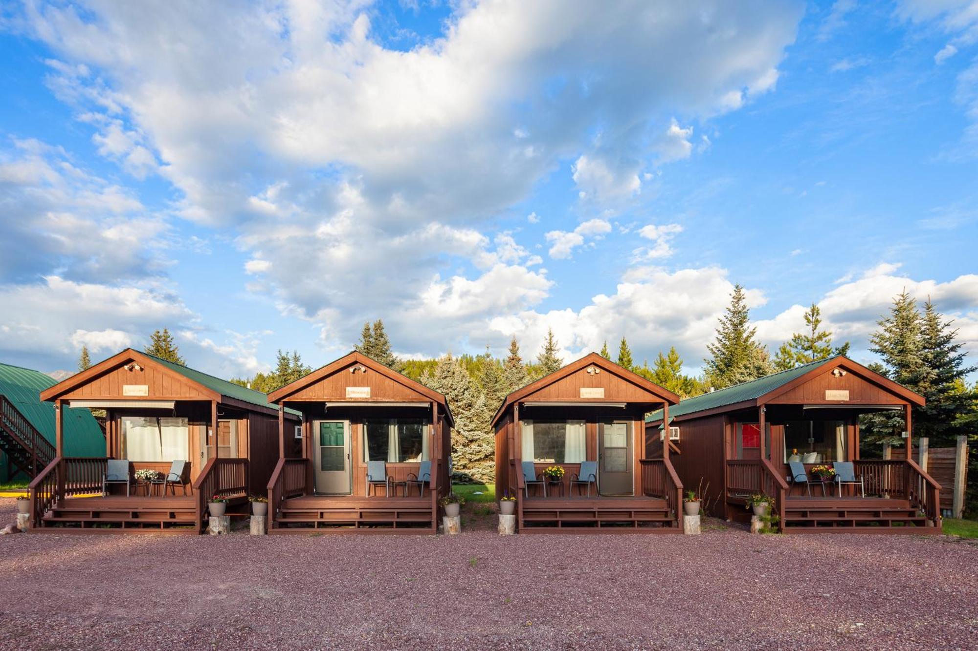 Sky Eco - Glacier General Store And Cabins Coram Eksteriør billede